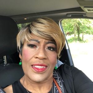 Meet your Posher, Cynthia